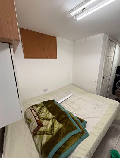 Studio To Rent In Green Lane, Uxbridge, UB8