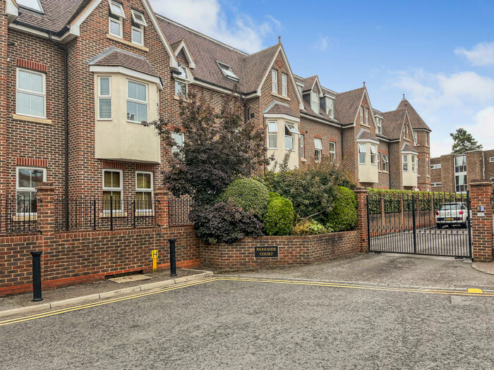 2 Bedroom Apartment To Rent In Bentley Place, Weybridge, KT13