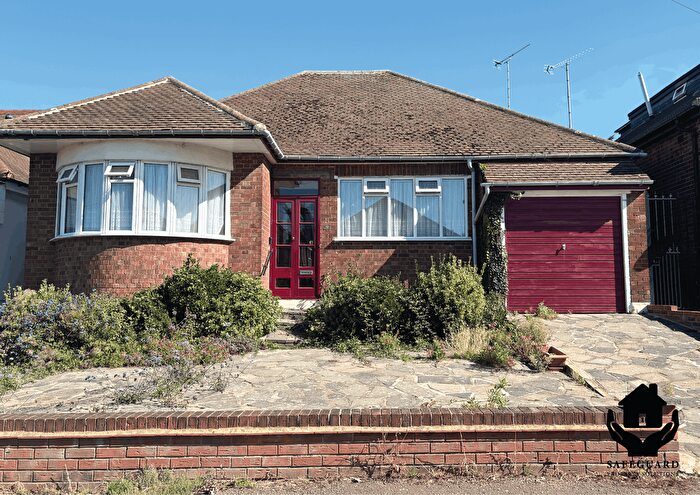 3 Bedroom Detached Bungalow For Sale In Dacre Gardens, Chigwell, IG7
