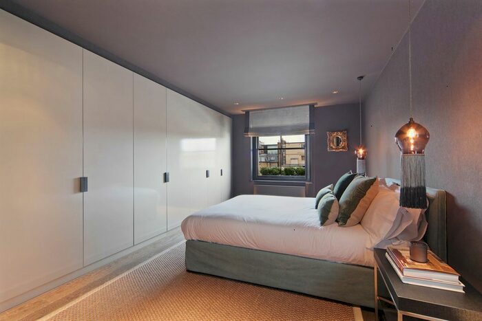 2 Bedroom Flat To Rent In Cadogan Square, London, SW1X