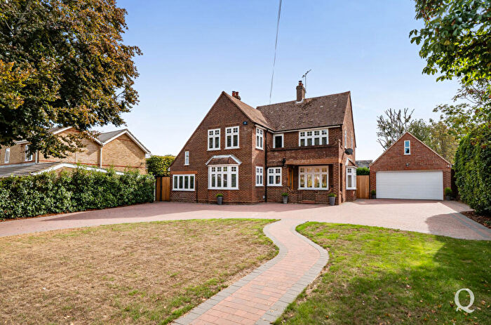 4 Bedroom Detached House For Sale In Whitehall Road, Sittingbourne, Kent, ME10
