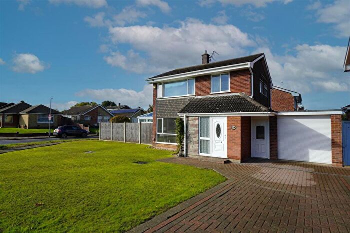 3 Bedroom House For Sale In Orwell Drive, Lowestoft, NR32