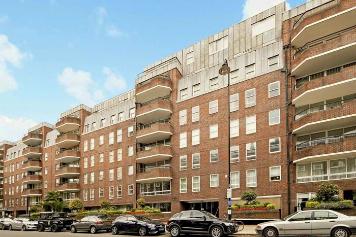 2 Bedroom Flat To Rent In Cheyne Walk, London, SW3