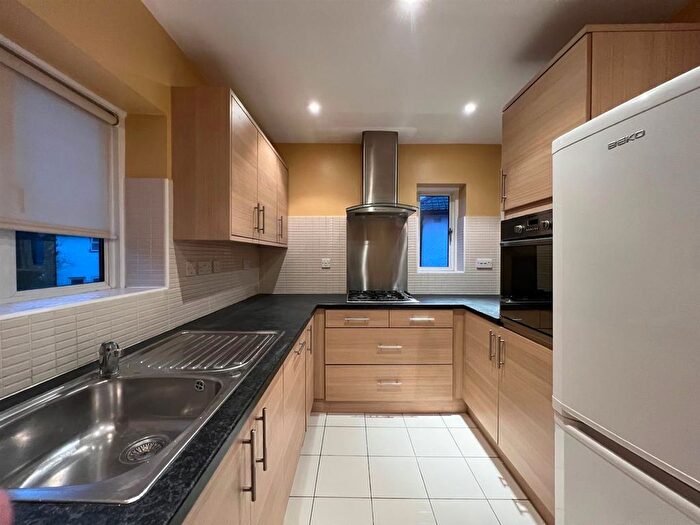 2 Bedroom Flat To Rent In Otterburn Gardens, Isleworth, TW7