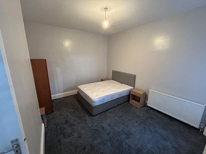 5 Bedroom Flat To Rent In Langside Road, Glasgow, G42