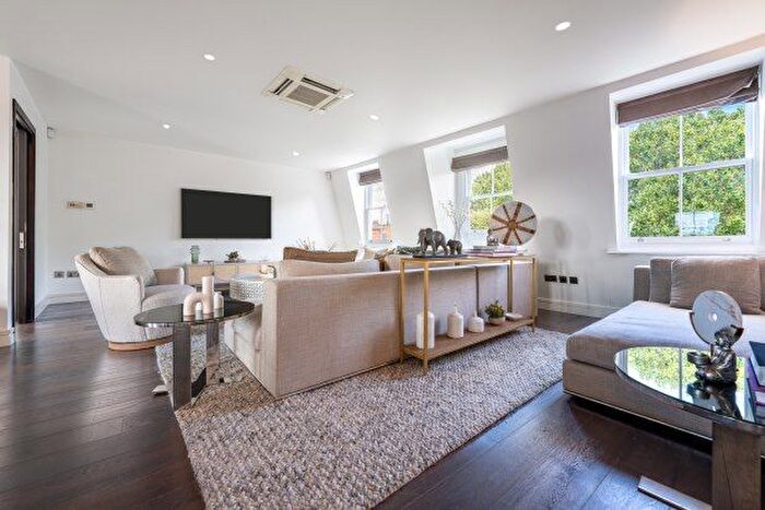 3 Bedroom Flat To Rent In Lennox Gardens, London, SW1X