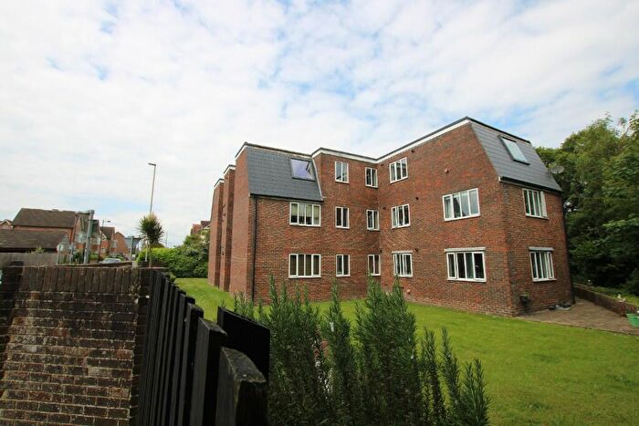 2 Bedroom Flat For Sale In North Road, Petersfield, Hampshire, GU32