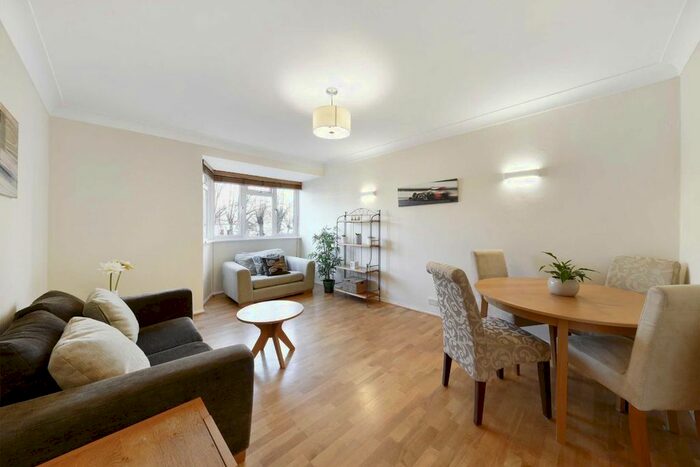 2 Bedroom Flat To Rent In Woodfield Avenue, London, SW16