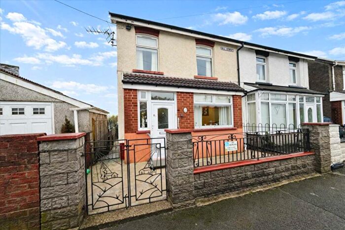 3 Bedroom Semi-Detached House For Sale In Hill Street, Porth, CF39