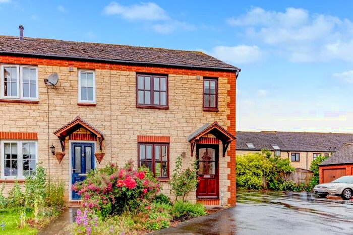 2 Bedroom End Of Terrace House To Rent In Lyneham Close, Witney OX28