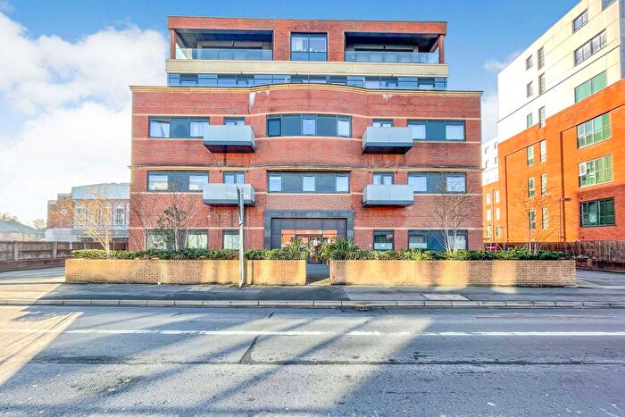 1 Bedroom Flat For Sale In Bath Road, Slough, SL1