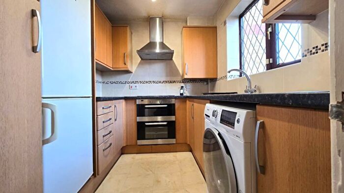 2 Bedroom Terraced House To Rent In Oakhurst Close, Ilford, IG6