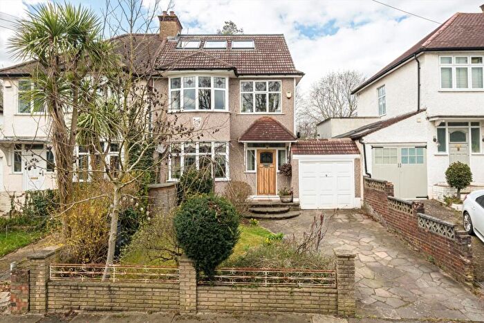4 Bedroom Semi-Detached House For Sale In Bankhurst Road, Catford, SE6