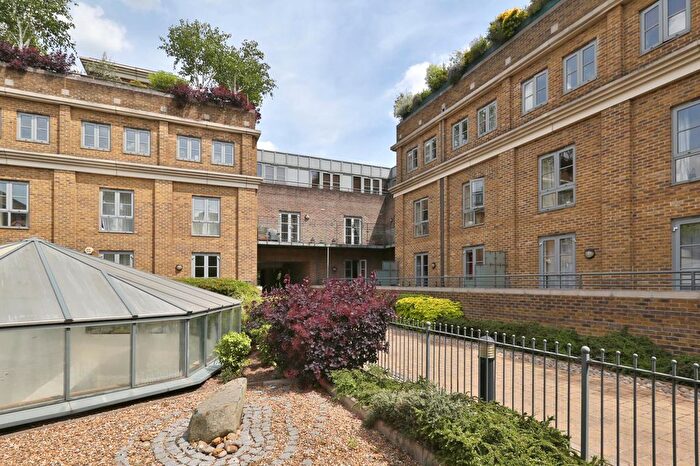 2 Bedroom Flat To Rent In Hepworth Court, Anderson Square, London, N1