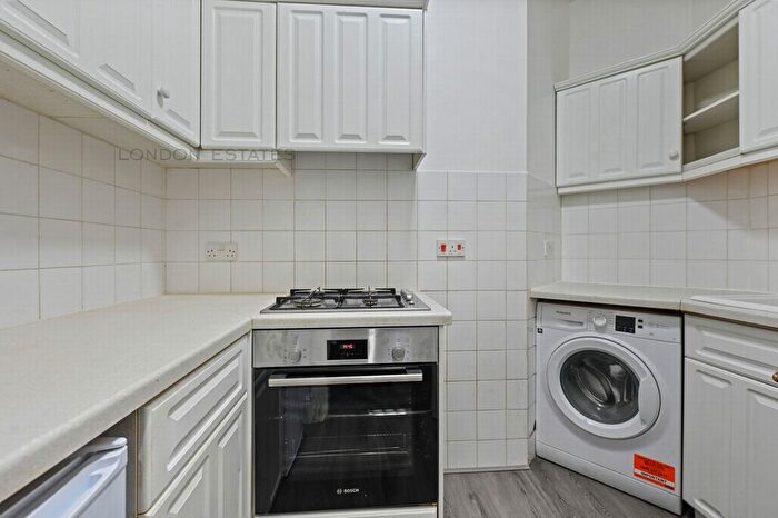 2 Bedroom Flat To Rent In Blythe Road, West Kensington, W14