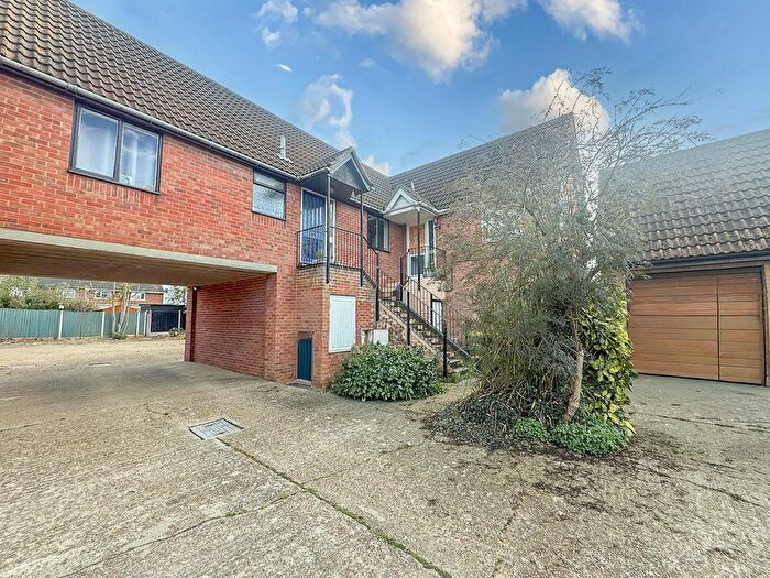 1 Bedroom Flat For Sale In Moorcroft, Rochford, SS4