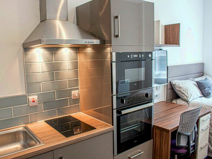 Apartment To Rent In Park Square South, Leeds, #, LS1