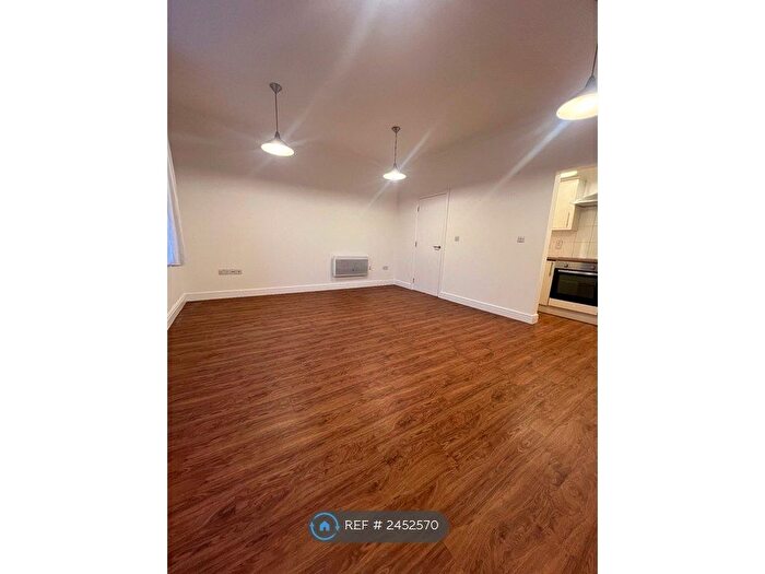 1 Bedroom Flat To Rent In Church Street, London, EN2