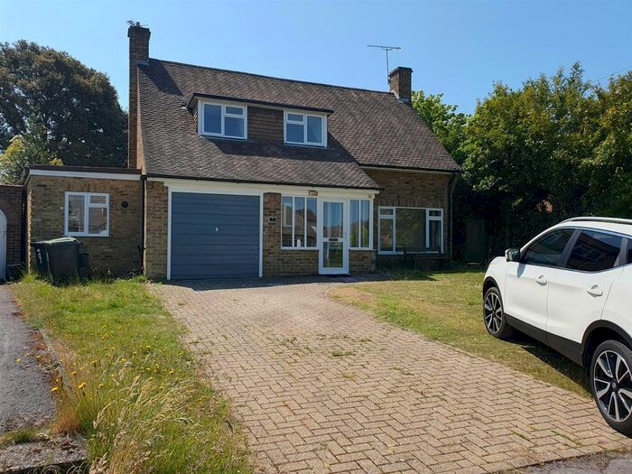 3 Bedroom Detached House To Rent In The Fairway, Burnham, SL1
