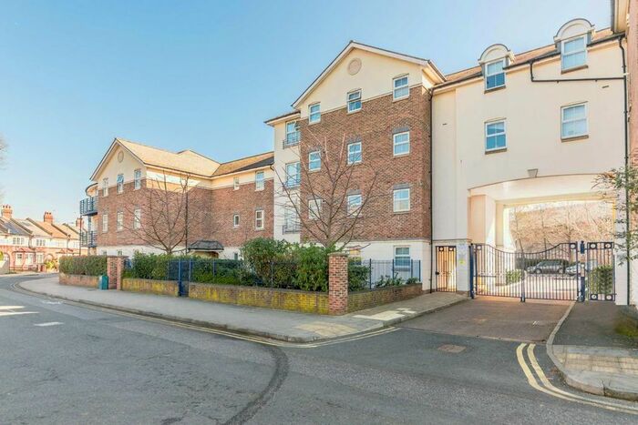 2 Bedroom Flat To Rent In Lower Kings Road, Kingston Upon Thames, KT2