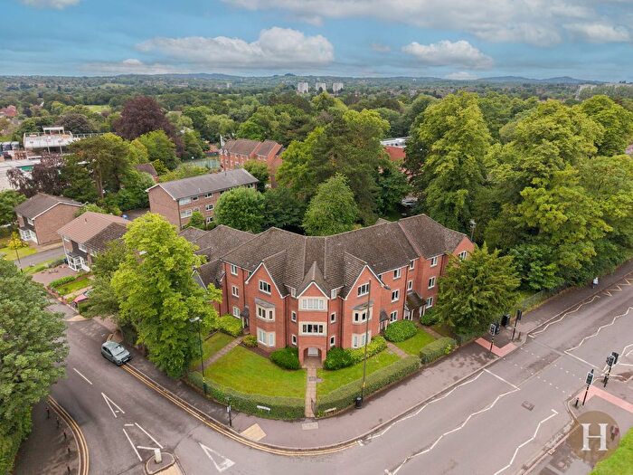 2 Bedroom Flat For Sale In Court Oak Road, Birmingham, B17