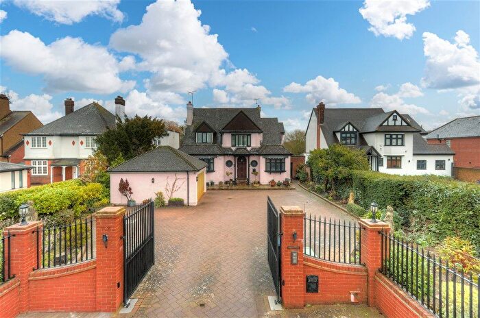 6 Bedroom Detached House For Sale In Bury Road, London, E4
