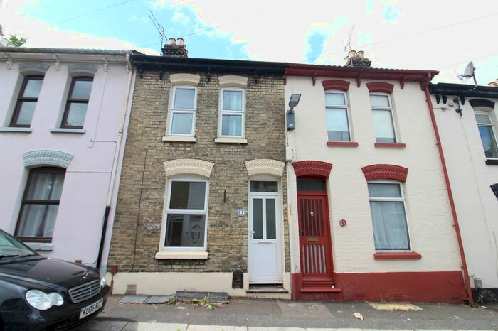 2 Bedroom Terraced House To Rent In Melbourne Road, Chatham, Kent, ME4