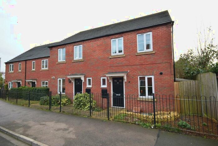 3 Bedroom Semi-Detached House To Rent In With Parking - Linley Drive, Desborough, NN14