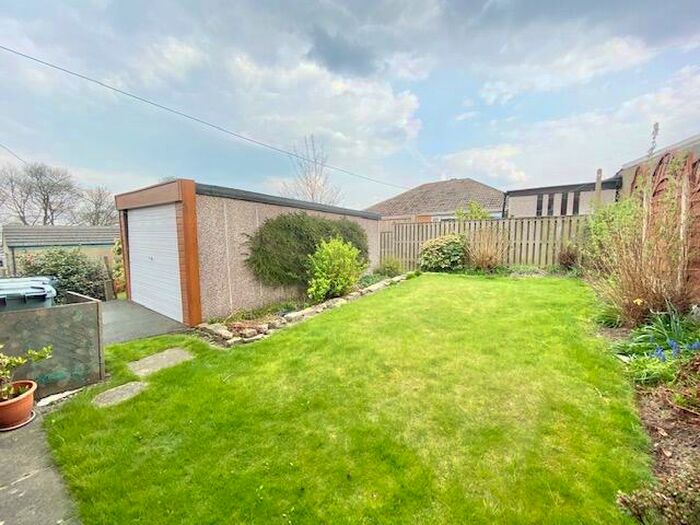 3 Bedroom House To Rent In Cowrakes Road, Lindley, Huddersfield, HD3