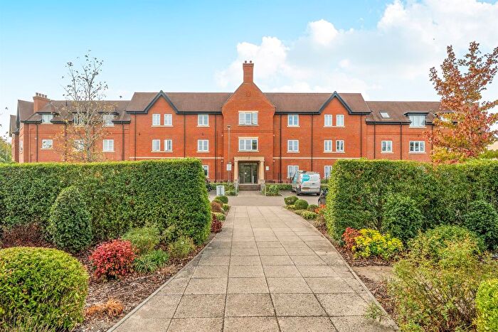 2 Bedroom Flat For Sale In Jubilee Lane, Taplow, Maidenhead, SL6