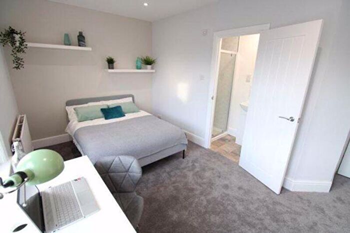 5 Bedroom Semi-Detached House To Rent In Beds Baths - Whole House - Mayfield Road, Southampton, SO17