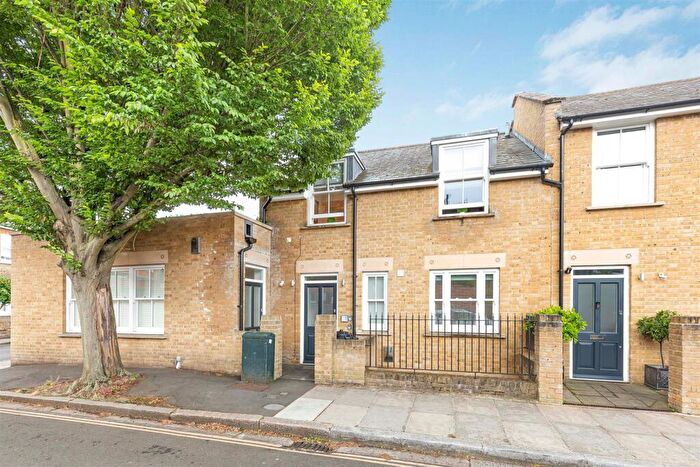 1 Bedroom Flat To Rent In Charles Street, Barnes, London, SW13
