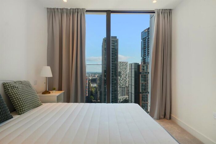 2 Bedroom Apartment To Rent In Harcourt Tower, Sqp, Marsh Wall, London, E14