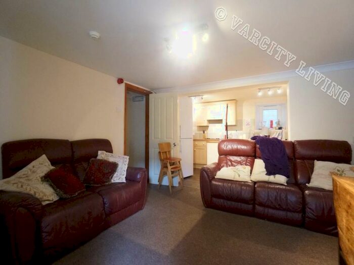 5 Bedroom House To Rent In The Crescent, Bangor, LL57