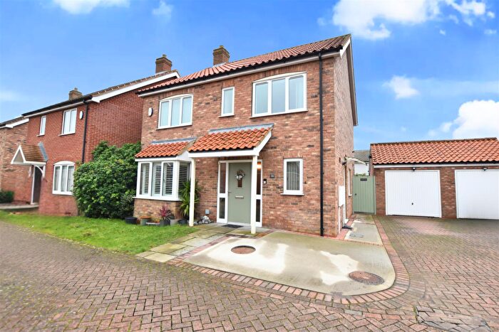 4 Bedroom Detached House For Sale In Fallowfield Road, Scartho, Grimsby, DN33