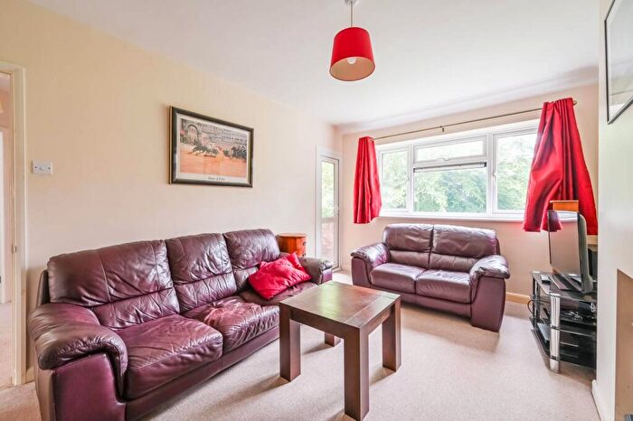 2 Bedroom Flat To Rent In Brantwood Close, London, , Walthamstow, London, E17