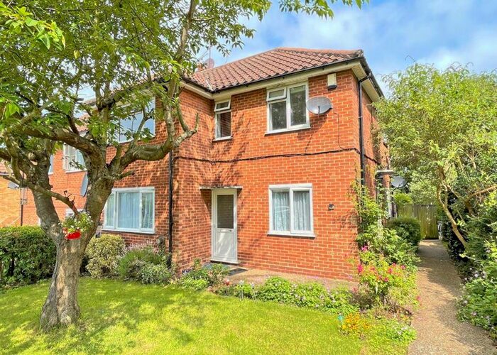 2 Bedroom Maisonette To Rent In Brunel Road, Maidenhead, Berkshire, SL6