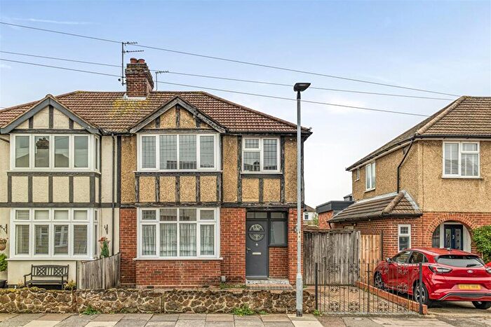 3 Bedroom House For Sale In Rosamond Road, Bedford, MK40