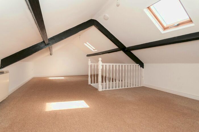 2 Bedroom Flat To Rent In Heol Eglwys, Ystradgynlais, Swansea, West Glamorgan, SA9