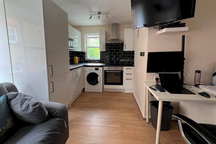 1 Bedroom Flat To Rent In Doveney Close, Orpington, BR5