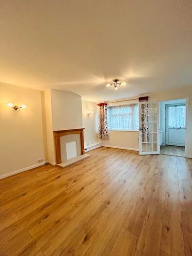 4 Bedroom Semi-Detached House To Rent In Leaholme Way, Ruislip, HA4