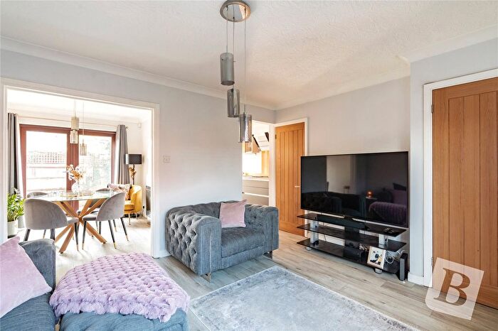 3 Bedroom Semi-Detached House For Sale In Sutherland Place, Wickford, Essex, SS12