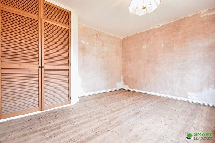 3 Bedroom Bungalow For Sale In Topsham Road, Exeter, EX2
