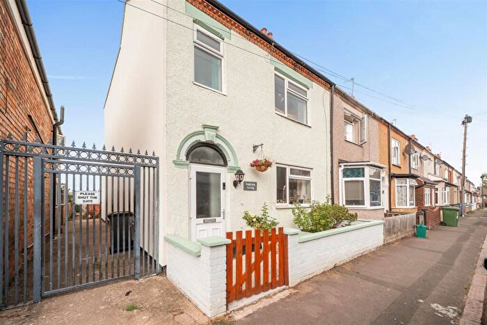 3 Bedroom End Of Terrace House For Sale In Rowland Street, Rugby, CV21