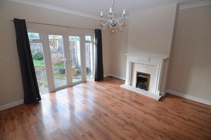 4 Bedroom Semi-Detached Bungalow To Rent In Lingfield Crescent, London, SE9