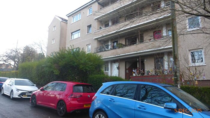 2 Bedroom Flat To Rent In Barrmill Road, Glasgow, G43