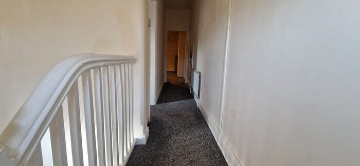 2 Bedroom Flat To Rent In High Street, Birmingham, B14