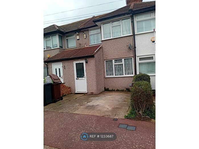 3 Bedroom Terraced House To Rent In Beam Avenue, Dagenham, RM10