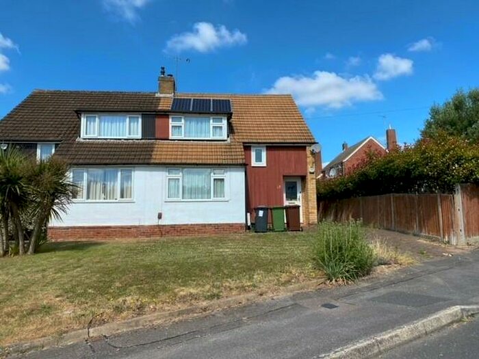 3 Bedroom Semi-Detached House To Rent In Penshurst Road, Potters Bar, Hertfordshire, EN6