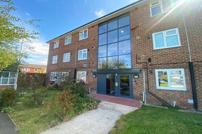 2 Bedroom Flat To Rent In Westway Square, Wirral, CH46